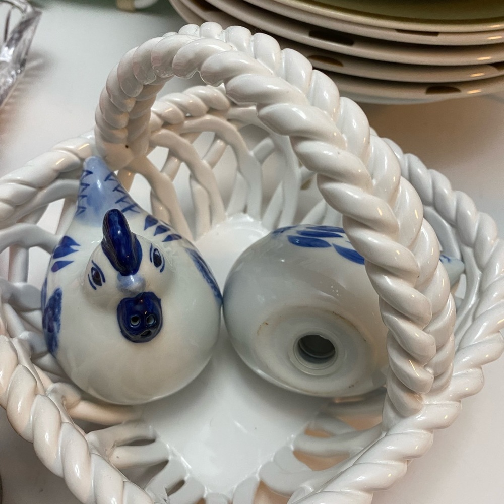 Blue & White Vintage Rooster Salt & Pepper Shakers - Picture 4 of 4